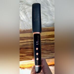 MARIA MCCOOL CALISTA CM-104 TRIANGL HEATED DETAILER BRUSH -